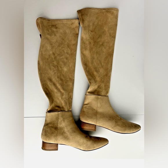 Steve Madden
Color - Celene Tan
Faux Suede
Size - 7.5 - Picture 1 of 8